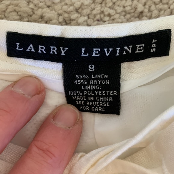 Larry Levine white linen cropped slacks. - Picture 4 of 6